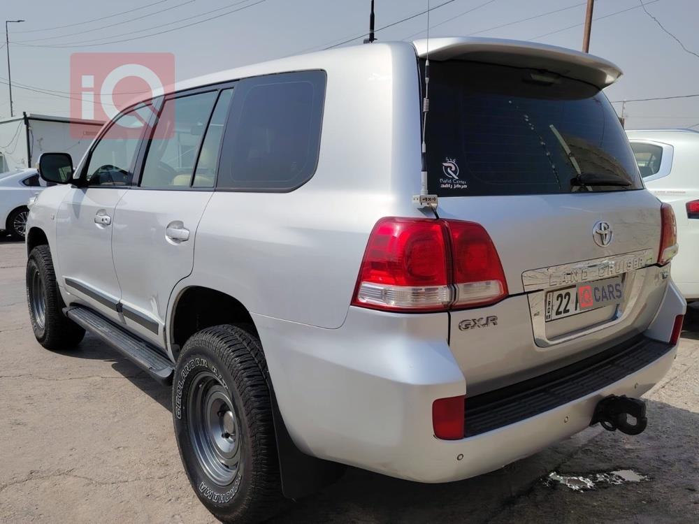 تۆیۆتا لاند کروزەر